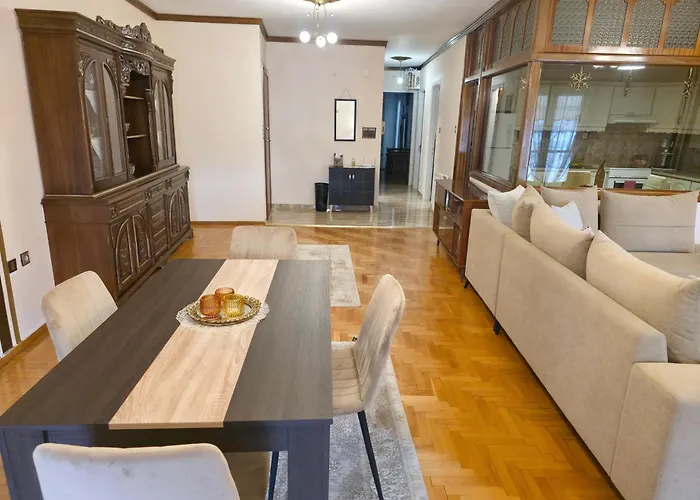 Alexandra Welcome Maxi Place Apartment